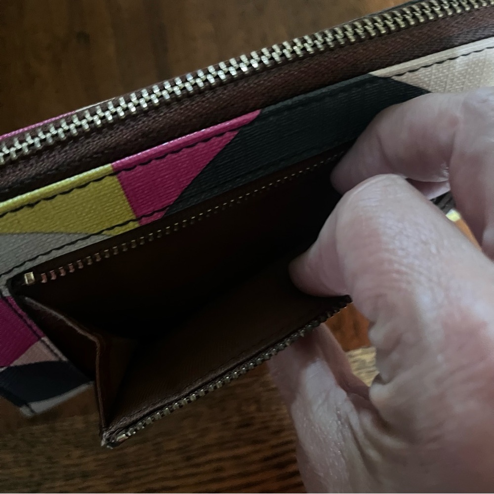 Fossil zip around wallet - Picture 6 of 8